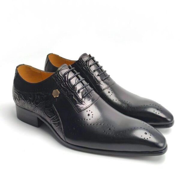 Chaussure Classe en cuir noir avec lacet